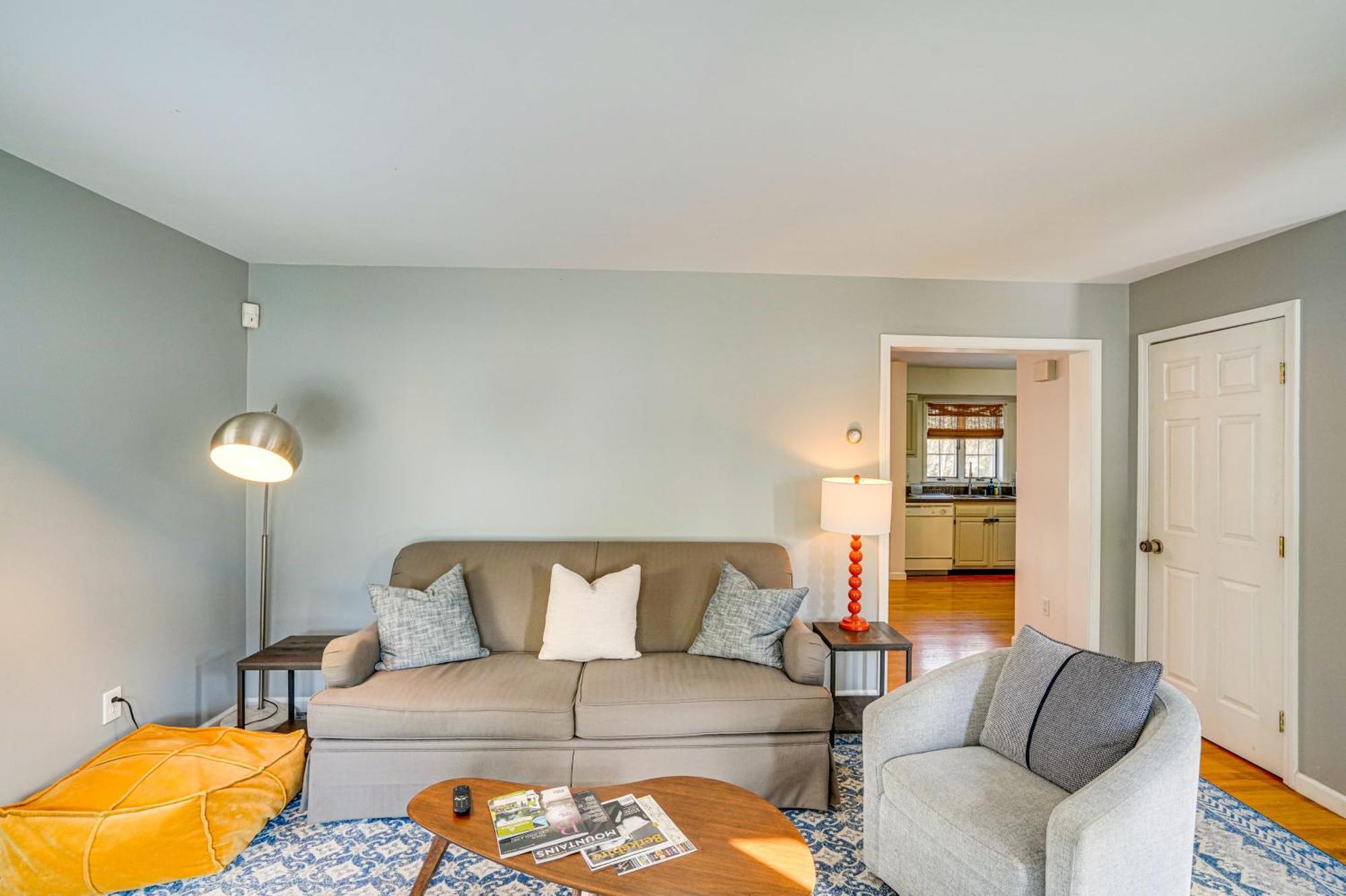 Private Guest House In Dtwn Lenox, Walk To Dining! Luaran gambar