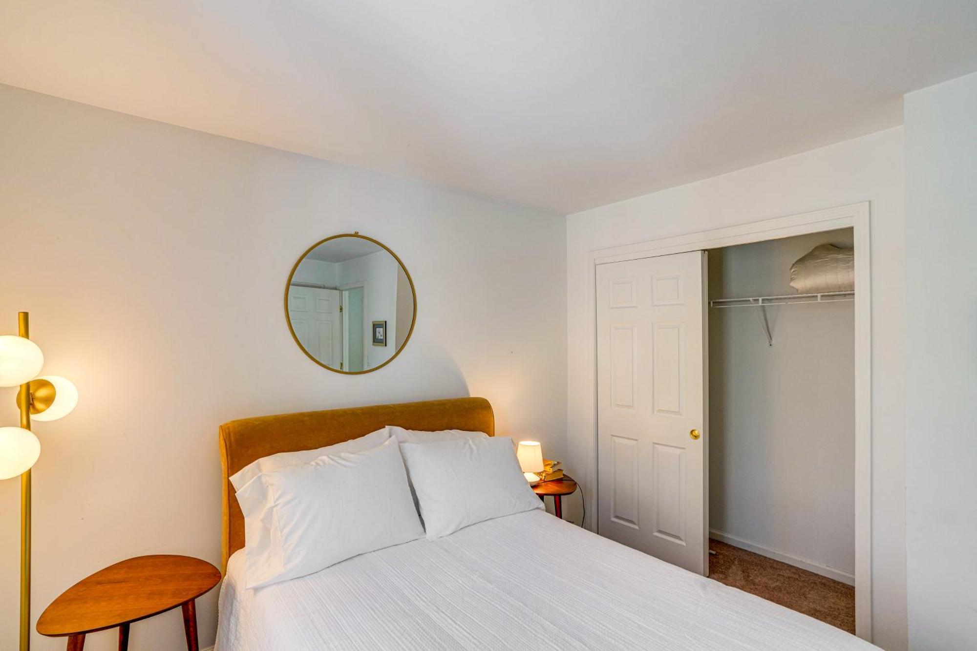 Private Guest House In Dtwn Lenox, Walk To Dining! Luaran gambar